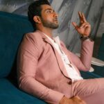 Fahmaan Khan Instagram – Can one look badass even in pink? Just wondering. 

Edit by @_therahulsharmaa_

Photographer – @navindhyaniphoto
Styled by @instylewithaditi
Pants @exotix.in
Location – @radissonblumumbaiairport
Artist Reputation Management – @oceanmediapr