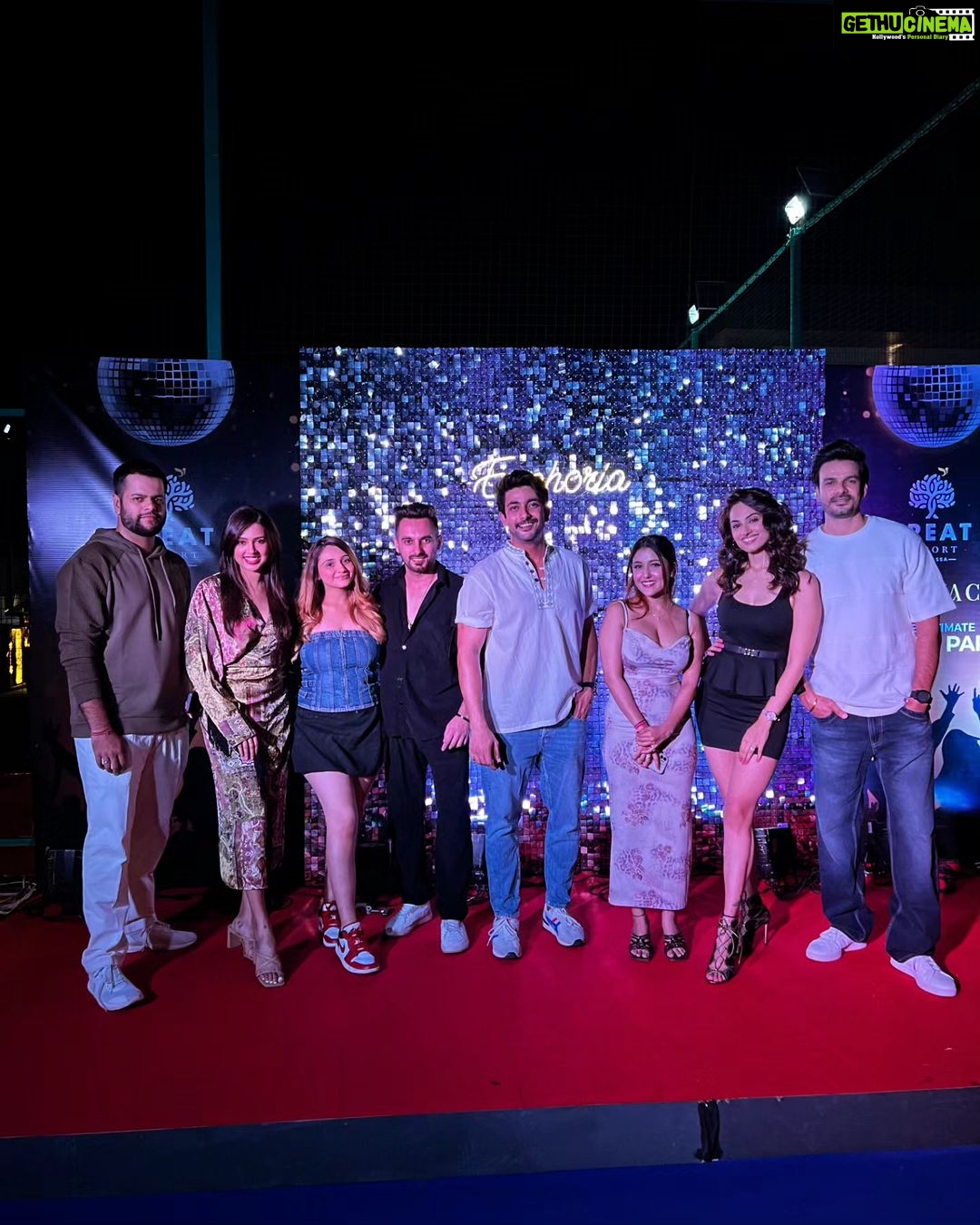Fahmaan Khan Instagram - Being yourself in a world that's constantly trying to change you is an achievement on its own. And thanks to these crazy bunch of people who are on the same boat as I, it's possible. Here's to a wonderful weekend, get away at @treatresort_silvassa @treat.hotels.and.resorts @urban.nxt Thanks for having us guys. You guys should really check this place out. Treat Resort, Silvasa