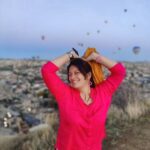 Falguni Rajani Instagram - #göreme #capadoccia #türkiye #hotairballoonride #solotraveller #viralreels Göreme, Cappadocia, Turkey