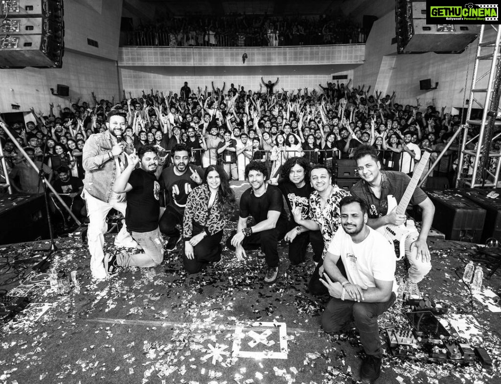 Farhan Akhtar Instagram - Black and white series from last nights gig at NRS Medical College, Kolkata. Thank you all for your love, good cheer and happy vibes. See you next time .. ♥️ And in case I don’t say it enough .. blessed to play alongside this incredible band and amazing musicians .. the ones in these pictures and the ones who aren’t .. you know who you are ♥️♥️ #music #rock #live #giglife #cityofjoy Images @akhileshganatraphotography