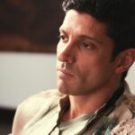 Farhan Akhtar Instagram - Baat bhi aap ke aage na zabaan se nikli lijiye aaye the hum soch ke kya kya dil mein ~ Wazir Ali Saba Lakhnavi 🙌🏽 Image @abheetgidwani