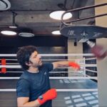 Farhan Akhtar Instagram - Let it burn 🥊 #fitnessgoals #boxing #speedball #trainhard #trainsmart