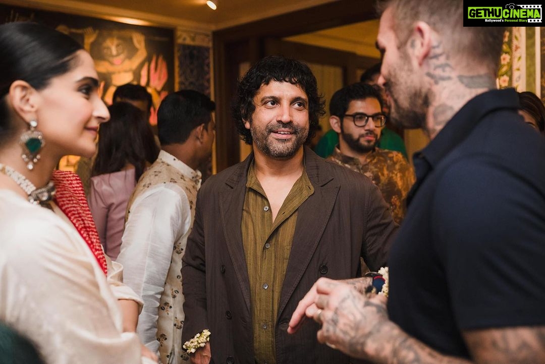 Farhan Akhtar Instagram - @davidbeckham It was an honour to meet a legend in person that was so patient, kind and warm! You were so lovely thank you! Hope to see you again real soon ❤️ Thank you to @sonamkapoor and @anandahuja who are such gracious hosts and made it such a special night for everyone. No one does it like you guys ❤️