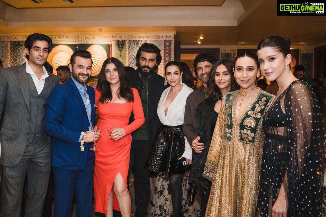 Farhan Akhtar Instagram - @davidbeckham It was an honour to meet a legend in person that was so patient, kind and warm! You were so lovely thank you! Hope to see you again real soon ❤️ Thank you to @sonamkapoor and @anandahuja who are such gracious hosts and made it such a special night for everyone. No one does it like you guys ❤️
