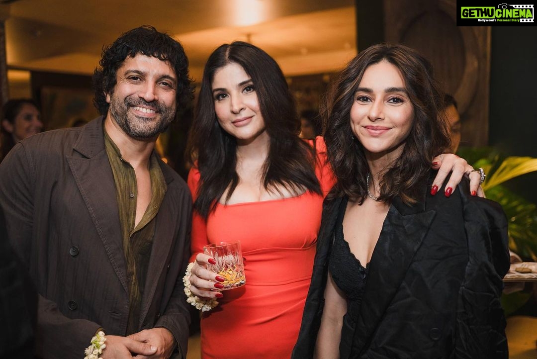 Farhan Akhtar Instagram - @davidbeckham It was an honour to meet a legend in person that was so patient, kind and warm! You were so lovely thank you! Hope to see you again real soon ❤️ Thank you to @sonamkapoor and @anandahuja who are such gracious hosts and made it such a special night for everyone. No one does it like you guys ❤️