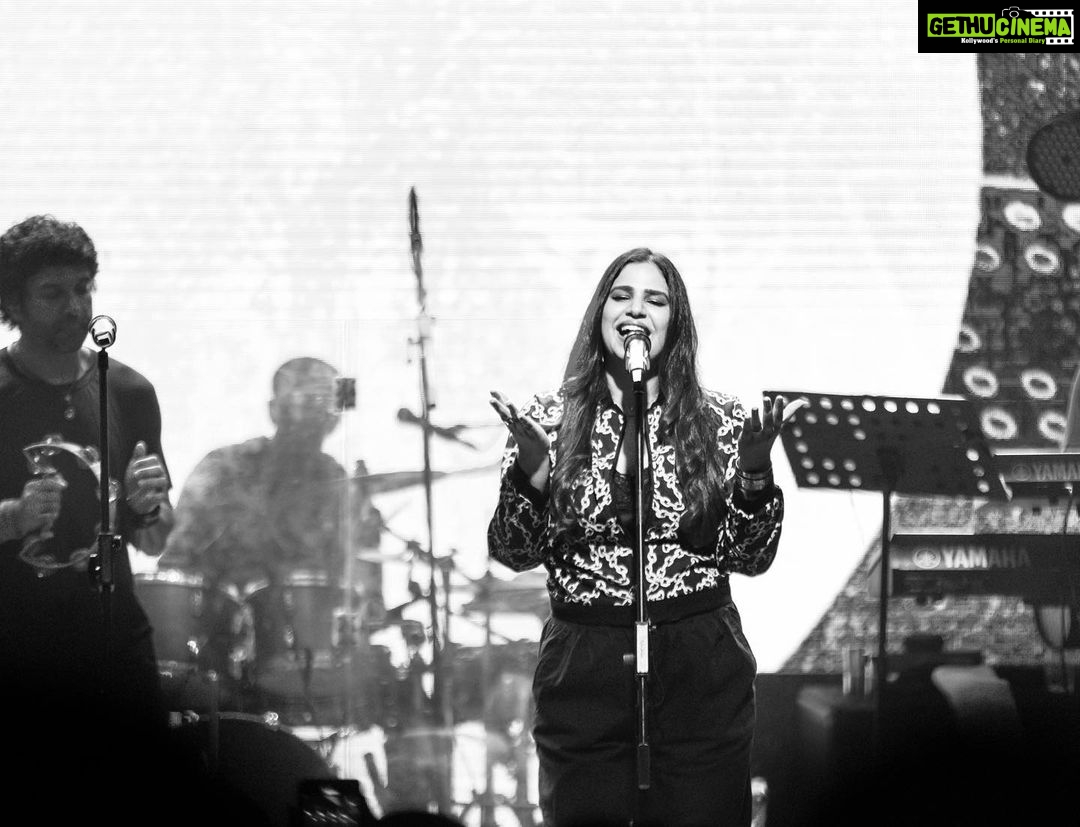 Farhan Akhtar Instagram - Black and white series from last nights gig at NRS Medical College, Kolkata. Thank you all for your love, good cheer and happy vibes. See you next time .. ♥️ And in case I don’t say it enough .. blessed to play alongside this incredible band and amazing musicians .. the ones in these pictures and the ones who aren’t .. you know who you are ♥️♥️ #music #rock #live #giglife #cityofjoy Images @akhileshganatraphotography