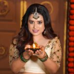 Farina Azad Instagram - இனிய தீபாவளி நல்வாழ்த்துக்கள்🔥🪔 Makeup @aarthy_hairandmakeup💄 Hairdo @shalini_hairartist❤️ Costume👗 @frontiers_fashion_lounge ❤️ Jewellery @chennai_jazz ❤️ Photography @eyeclickzstudio❤️