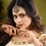 Farina Azad Instagram - இனிய தீபாவளி நல்வாழ்த்துக்கள்🔥🪔 Makeup @aarthy_hairandmakeup💄 Hairdo @shalini_hairartist❤️ Costume👗 @frontiers_fashion_lounge ❤️ Jewellery @chennai_jazz ❤️ Photography @eyeclickzstudio❤️