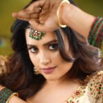 Farina Azad Instagram - இனிய தீபாவளி நல்வாழ்த்துக்கள்🔥🪔 Makeup @aarthy_hairandmakeup💄 Hairdo @shalini_hairartist❤️ Costume👗 @frontiers_fashion_lounge ❤️ Jewellery @chennai_jazz ❤️ Photography @eyeclickzstudio❤️