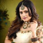 Farina Azad Instagram - இனிய தீபாவளி நல்வாழ்த்துக்கள்🔥🪔 Makeup @aarthy_hairandmakeup💄 Hairdo @shalini_hairartist❤️ Costume👗 @frontiers_fashion_lounge ❤️ Jewellery @chennai_jazz ❤️ Photography @eyeclickzstudio❤️