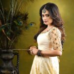 Farina Azad Instagram - இனிய தீபாவளி நல்வாழ்த்துக்கள்🔥🪔 Makeup @aarthy_hairandmakeup💄 Hairdo @shalini_hairartist❤️ Costume👗 @frontiers_fashion_lounge ❤️ Jewellery @chennai_jazz ❤️ Photography @eyeclickzstudio❤️