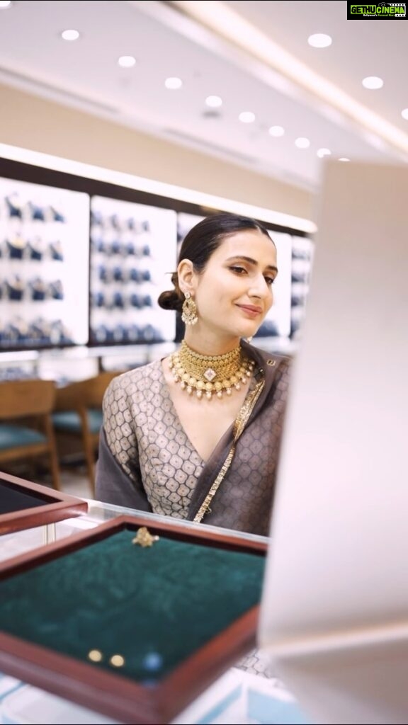 Fatima Sana Shaikh Instagram - May your Diwali be brimming with happiness, laughter, and unity. Embrace a stylish celebration with Joyalukkas and seize an appealing cashback deal on exquisite jewelry purchases. Hurry, these offers are valid only until November 12th! . . . . . #Joyalukkas #DiwaliTribute #Inspiration #DiwaliCelebration #JoyalukkasDiwali #PreciousMoments #cashbackoffer