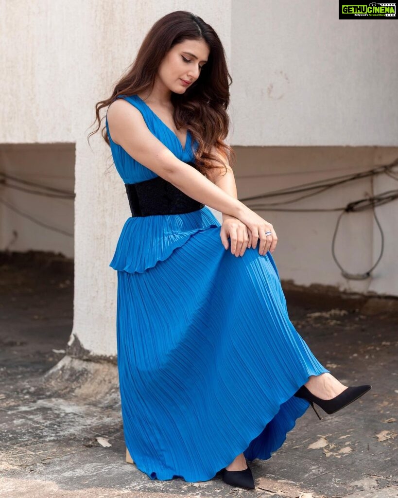 Fatima Sana Shaikh Instagram - Feeling the blues? Styled by @shreejarajgopal Outfit @studiomoonray Jewels @karishma.joolry Make up @niccky_rajaani Hair @manojchavan61