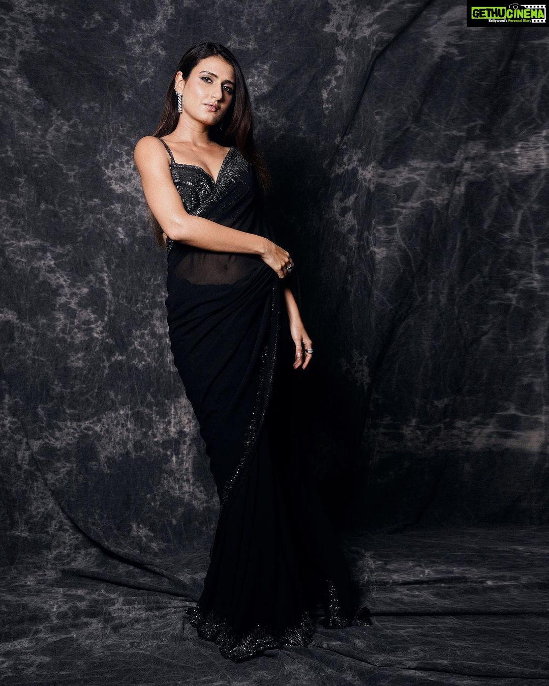 Fatima Sana Shaikh Instagram - π€π€π€ Styled by @akshitas11 Assisted by @keyurisangoi Outfit @seemagujraldesign @quirkbrandconsulting Earrings @anaqajewels Rings @houseofshikha Hair @paloshell Make up @poonamsrv Shot by @kapilcharaniya