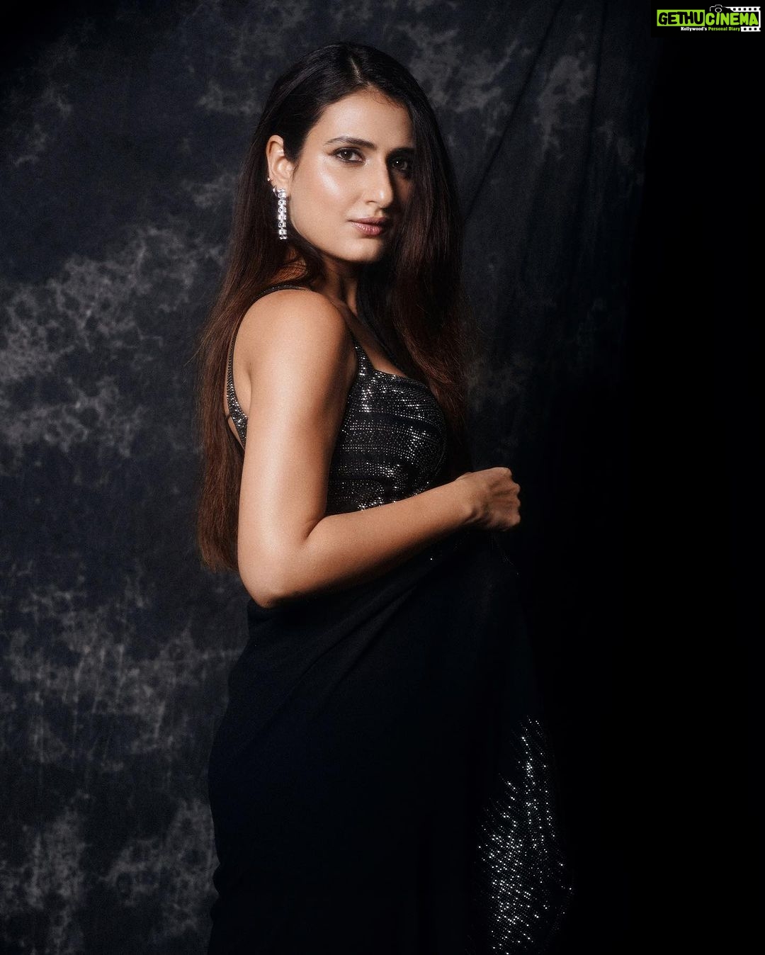 Fatima Sana Shaikh Instagram - π€π€π€ Styled by @akshitas11 Assisted by @keyurisangoi Outfit @seemagujraldesign @quirkbrandconsulting Earrings @anaqajewels Rings @houseofshikha Hair @paloshell Make up @poonamsrv Shot by @kapilcharaniya