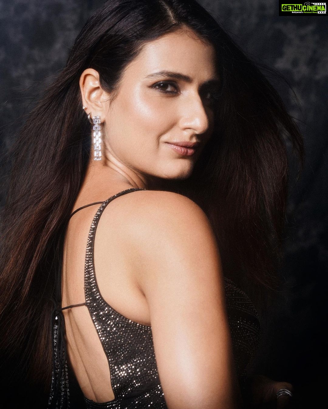 Fatima Sana Shaikh Instagram - 🖤🖤🖤 Styled by @akshitas11 Assisted by @keyurisangoi Outfit @seemagujraldesign @quirkbrandconsulting Earrings @anaqajewels Rings @houseofshikha Hair @paloshell Make up @poonamsrv Shot by @kapilcharaniya