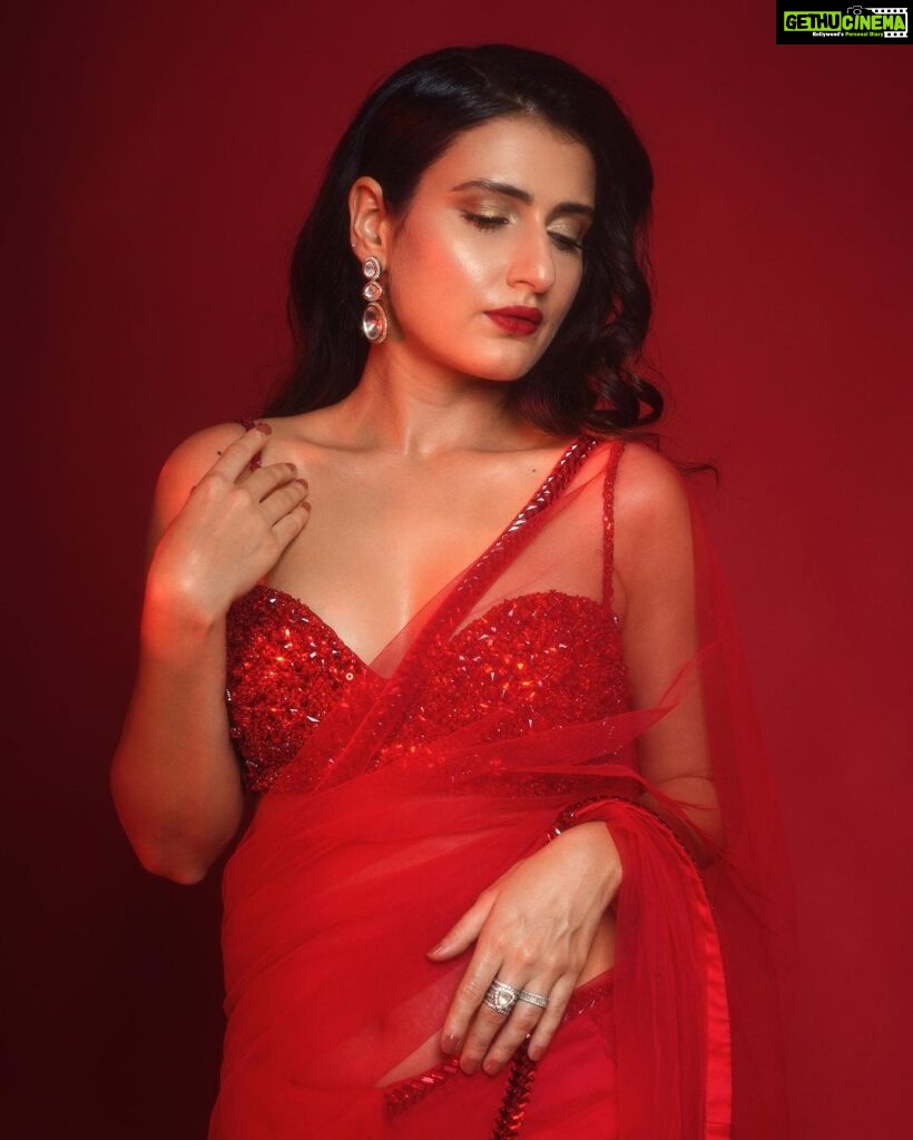 Fatima Sana Shaikh Instagram - Mohe rang do Laal. Wearing @manishmalhotraworld Hmu @myrra_makeup_art Jewellery @ut_jewellery_by_harveen @vasundharajewelry @asend.rohank Shot by @kapilcharaniya