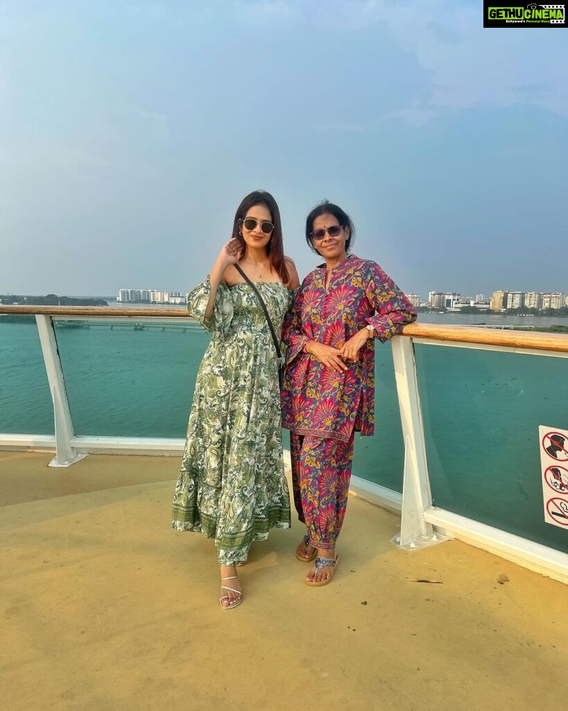 Fenil Umrigar Instagram - What a memorable vacation! Happy times with maa♥️ Thank you @cordeliacruises for the beautiful experience✨ #cordeliacruises #cruisevacation #Empress #motherdaughtertimes #happytimes #cruises #mumbai #kochi #lakshwadeep