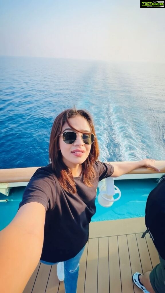 Fenil Umrigar Instagram - Pov : Outfits i wore at @cordeliacruises 🌊 #CordeliaCruises #cruisevacay #cordelia #outfitsforcruise #CordeliaCruise #Empress #Cruise #Ocean #Sunset #Luxury #Mumbai #Lakshadweep #Vacation #traveloncruise