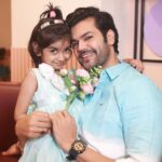 Ganesh Venkatraman Instagram – ‘Daddy let’s not burst loud crackers this Diwali, the animals are getting scared’- she said. I love the way children add sensitivity and inclusivity to our lives, some of which we may have forgotten along the way ❤️❤️

Aint No therapy better than daddy-daughter bonding..this one has all my heart…and we happened to be twinning in blue too 😉😉

#Diwali
#lightupyourspirit
#daddydaughter
#myabhiyumnaanum
#SamairaGanesh 
#GaneshVenkatram