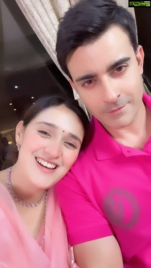 Gautam Rode Instagram - Still asking myself why I made @rodegautam join in.. when he always does this ! ❤️‍🩹 🔗 #couple #reels #rodelife #meandhim #love #songs #bts