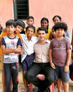Gautam Rode Instagram - Teacher aur unke bache ❤️❤️ #shoot #jamshedpur #classfull