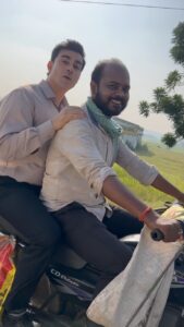 Gautam Rode Instagram - Hitched a ride😜😁 #shooting #jamshedpur #teacher #Classfull
