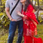 Gautam Rode Instagram - हे री सखी मंगल गावो री.. धरती अम्बर सजाओ री ♥️ आज मेरे पिया घर आवेंगे॥ #Celebratinglove #karwachauth #red