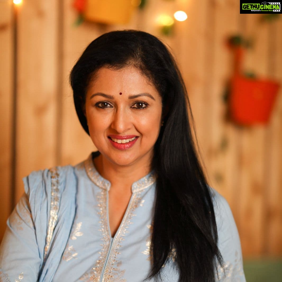 Gautami - 1.3K Likes - Find a reason to smile today...and be the reason for someone else's smile 🤗❤ #smile #happyfestival #happiness
