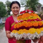 Gautami Instagram - Happy Saddula Bathukamma... #festival #huzurabad #bathukamma #navarathri #saddulabathukamma #flowersfest Huzurabad
