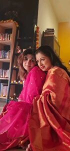 Gautami Instagram - My world in my arms ❤💕 @maybesubbu 

#momlife 
#momlove 
#daughterslove