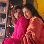 Gautami Instagram - My world in my arms ❤💕 @maybesubbu #momlife #momlove #daughterslove