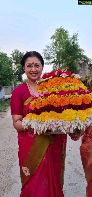 Gautami Instagram - Telangana prajalandariki Engilipoola bathukamma subhakankshalu #bathukamma