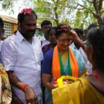 Gautami Instagram - இன்று காலை இராமநாதபுரம் சட்டமன்றத் தொகுதி வழுதூர், தெற்கு காட்டூர், வாலாந்தரவை, சாத்தான்குளம் பகுதியில் பாஜக வெற்றி வேட்பாளர் திரு Kuppuramu Duraipandi அவர்களை ஆதரித்து பரப்புரை செய்தேன். பரப்புரையில் பெருமளவில் பெண்களும் இளம் வாக்களர்களும் கலந்து கொண்டு, திரு குப்புராமு அவர்களுக்கு தங்கள் ஆதரவினை தெரிவித்தனர். #Ramanathapuram #TNElections2021 @narendramodi @amitshahofficial @jpnaddaofficial @gkishanreddyofficial @general_vksingh @ctravi @ponguletisudhakarreddy @santhoshblofficial @murugan_tnbjp @bjp4india @bjp4tamilnadu