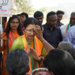 Gautami Instagram - இன்று அரவக்குறிச்சி சட்டமன்றத் தொகுதியில் திரு கே அண்ணாமலை ஐபிஎஸ் அவர்களை ஆதரித்து தாமரை சின்னத்தில் வாக்களிக்கும்படி பரப்புரை செய்தேன். கட்சி வேறுபாடுகளைக் கடந்து திரு அண்ணாமலை அவர்களுக்கு மக்கள் மத்தியில், குறிப்பாக இளைஞர்கள் மத்தியில் ஆதரவும் நம்பிக்கையும் அமோகமாக உள்ளது. #aravakurichi4annamalai #kannamalaiips #வாக்களிப்போம்_தாமரைக்கே #BJP #AIADMKFOR2021 #TNElection2021 @bjp4india @bjp4tamilnadu @narendramodi @amitshahofficial @jpnaddaofficial @gkishanreddyofficial @blsanthoshofficial @ctravi @general_vksingh @ponguletisudhakarreddy @murugan_tnbjp
