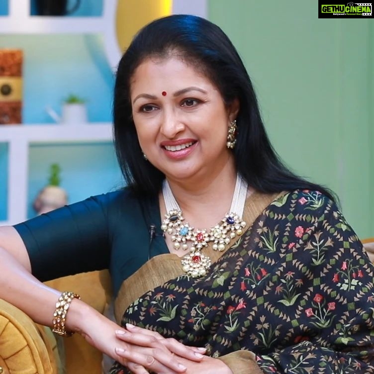 Gautami Instagram - From #manidiva set.... have a good Sunday with #vaikomvijayalakshmi songs Episode link in bio.. #celebrity #fashion #saree #actor #actress #instagram #bollywood #style #instagood #beauty #photography #celebrities #music #follow #trending #famous #artist #celebritystyle #like #explorepage #singer #art #explore #entertainment #viral #cute #photooftheday