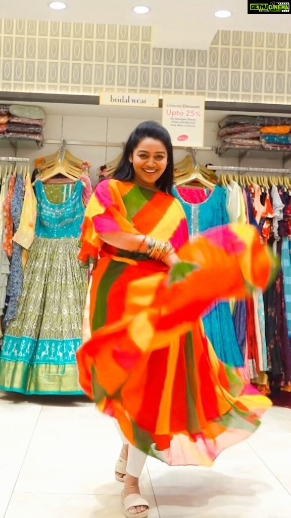 Gayathri Yuvraaj Instagram - ❤❤ Dress 👗 @instorefashions Video and edit by @shot_by_chitti