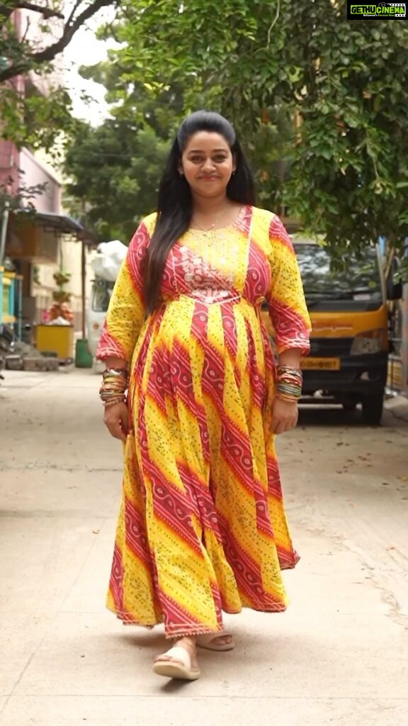 Gayathri Yuvraaj Instagram - Nanum trending song paniyachi 😜😎 Maternity outfit @loving_mom_maternity__kidswear @joshapp.tamil @officialjoshapp #joshmeinaaja