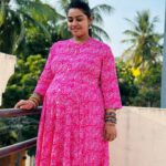 Gayathri Yuvraaj Instagram - Being pregnant means every day is another day closer to meeting the love of my life."💕💕🤰 Pink outfit @instorefashions 📸 @shot_by_chitti