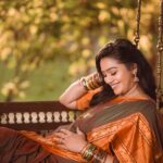 Gayathri Yuvraaj Instagram - ஆலம் விழுதாக ஆசைகள் ஊஞ்சல் ஆடுது அலையும் அழ போல அழகெல்லாம் கோலம் போடுது…🤰 Makeover @saranyamakeoverartistry Camera 📷 @karthikha_photography @styl_by_prathi @kavinilavan_filmmaker