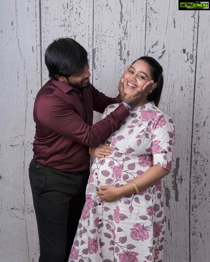 Gayathri Yuvraaj Instagram - Moments need to be cherished!! Let’s enjoy our life to the fullest… Outfit @loving_mom_maternity__kidswear 📸 @yellowbirdkidsphotography