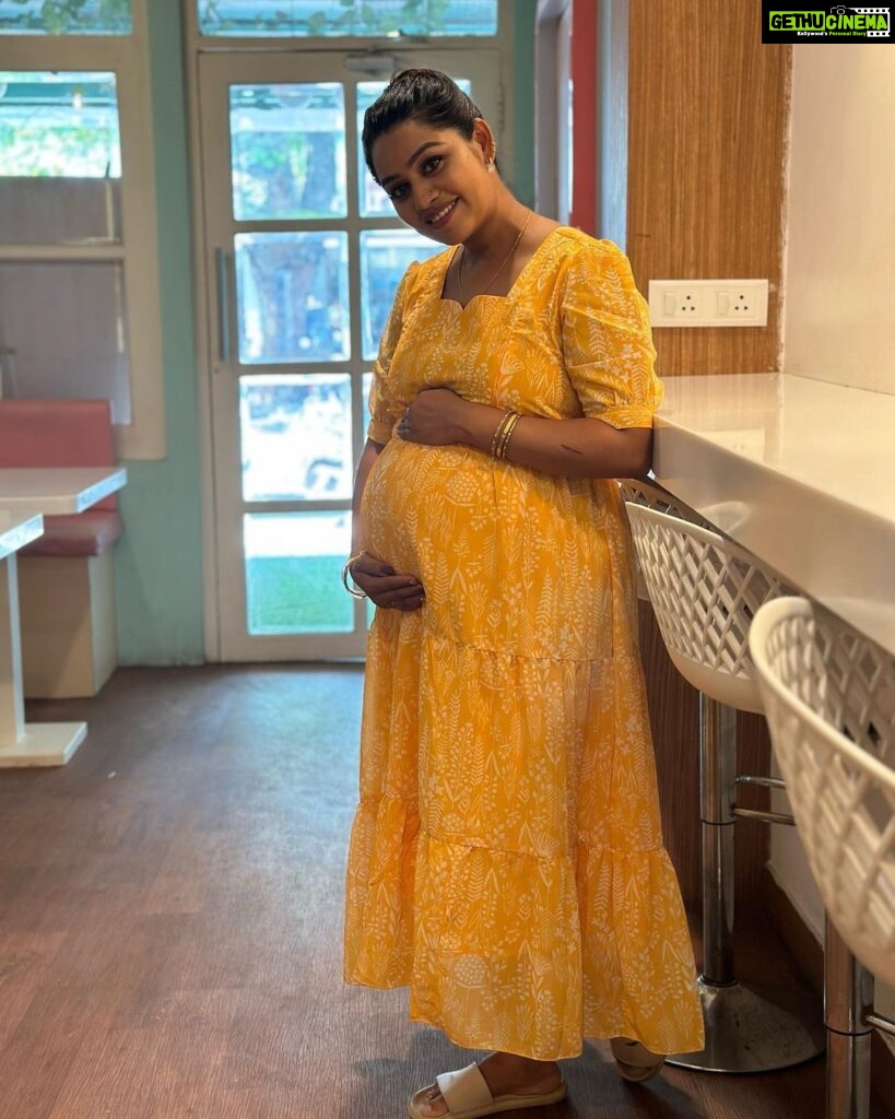 Gayathri Yuvraaj Instagram - 💛💛 maternity wear @momzcradle