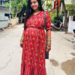 Gayathri Yuvraaj Instagram - Happy Monday 🤗 Maternity wear @momzcradle