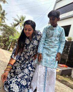 Gayathri Yuvraaj Instagram - Happiest Diwali makkale !! ❤️❤️❤️
#funwithfamily #diwali #happy