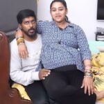 Gayathri Yuvraaj Instagram - Fun time with my man 🤗 @yuvi_smart 📸 @shot_by_chitti @kalies_chittiboy @joshapp.tamil @officialjoshapp #joshmeinaaja #rajabandung #funtimes #pragnancystyle