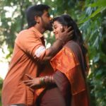 Gayathri Yuvraaj Instagram - நூறு வானம் நாற்பூரம் நீளும் கானலாய்… கோரும் போது தோள் கொடு தூரம் போகலாம்…ஹோ 👫❤️ @yuvi_smart Makeover @saranyamakeoverartistry Camera 📷 @karthikha_photography @styl_by_prathi @kavinilavan_filmmaker