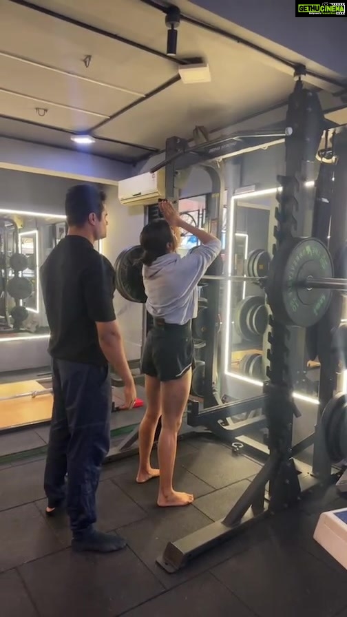 Gayatri Bhardwaj Instagram - The most random live workout🤓 Exousia Fitness