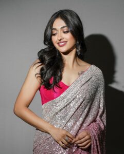 Gayatri Bhardwaj Instagram - All that glitters✨ Styled by- @juhi.ali Saree - @anishashettyofficial Jewellery - @rubans.in Hair and makeup- @shivani.shettyehmua Clicked by- @tdf.thedreamfilmer