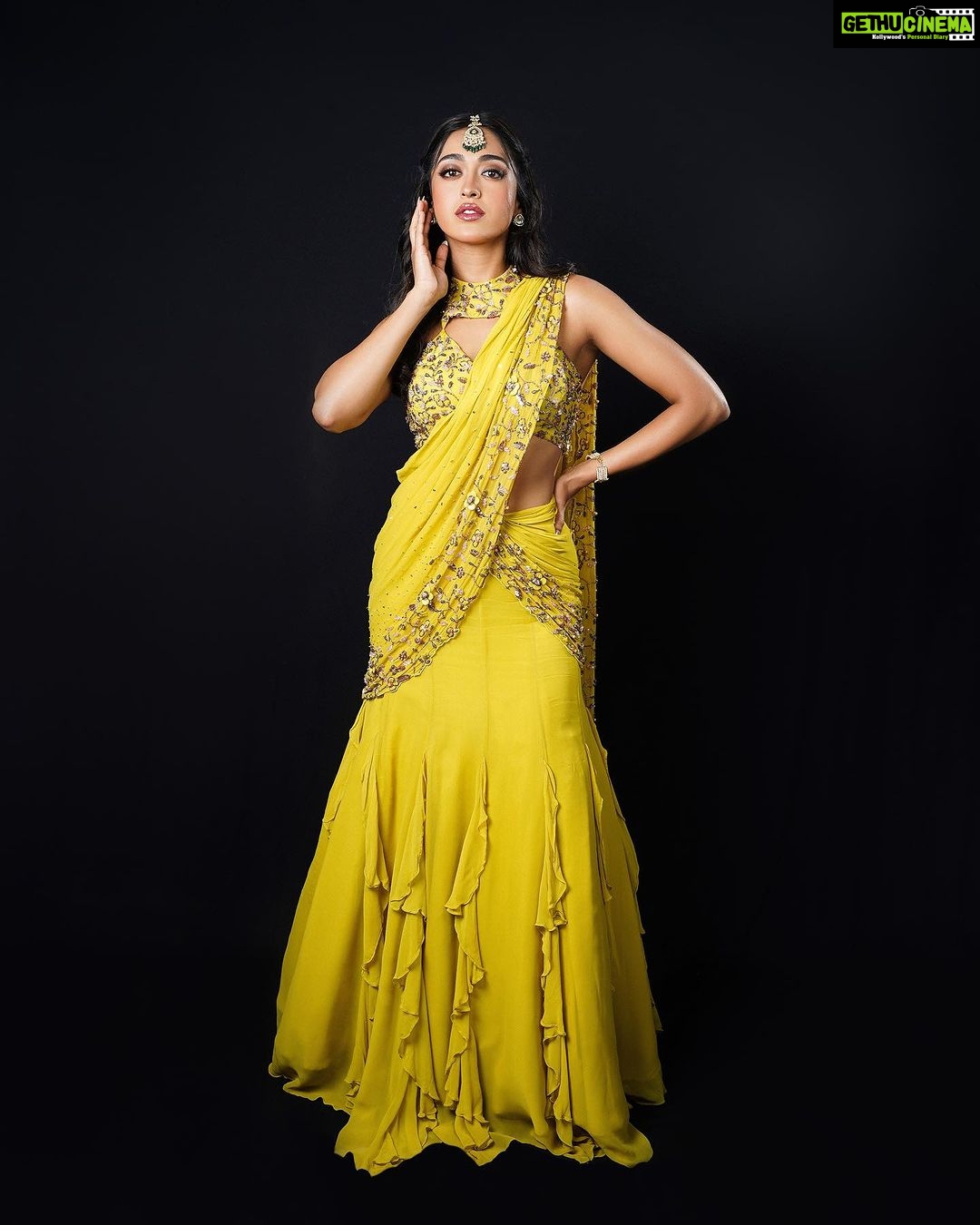 Gayatri Bhardwaj Instagram - In my संस्कारी era✨ Wearing @shlokakhialaniofficial @mintandmilkpr Styled by @letstalkfashion.official earrings @thetrinkaholic Bracelet @visista_goldanddiamonds_ Jewellery stylist @blend9studio Hair and makeup @shivani.shettyehmua Clicked by @tdf.thedreamfilmer
