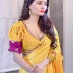 Gehana Vasisth Instagram – Maine hero ko bola Mujhe bachcha chahiye
Aur hero bola 
Chalo turant karte hai 🥰🥰🥰🥰❤️
#salatharki
.
.
.
.
#reels #movie #webseries #shooting #film #ott #gehanavasisth #reelsinstagram #reelsvideo #reelsviral #trendingreels India